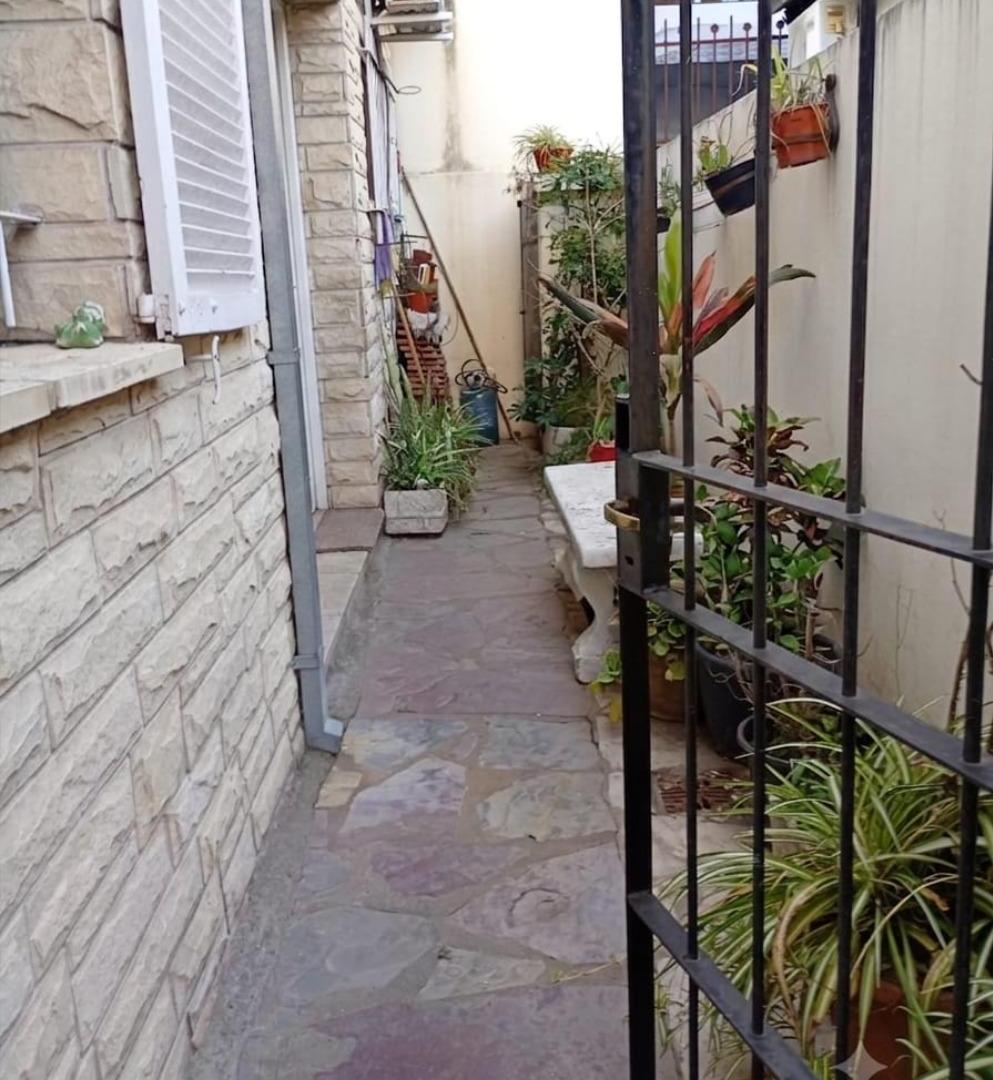 Foto de PH de 3 Ambientes al Frente con Patio y Excelente Luminosidad sobre Av, imagen 1
