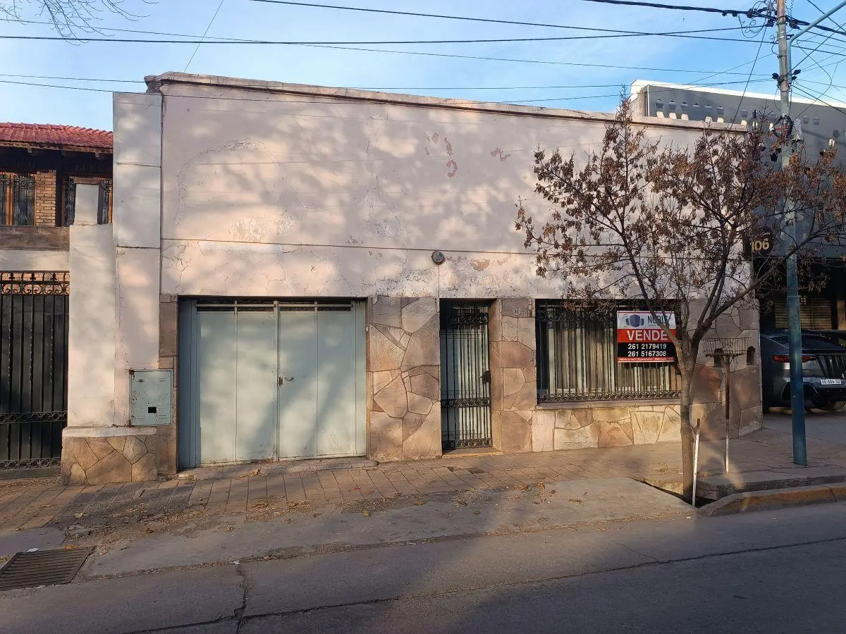 NOBLE Servicios Inmobiliarios VENDE CASA / LOTE en Godoy Cruz. 2