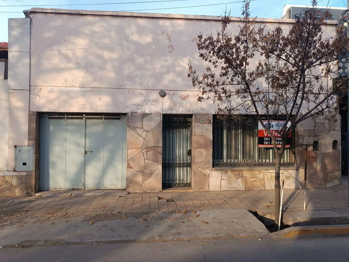 NOBLE Servicios Inmobiliarios VENDE CASA / LOTE en Godoy Cruz. 4