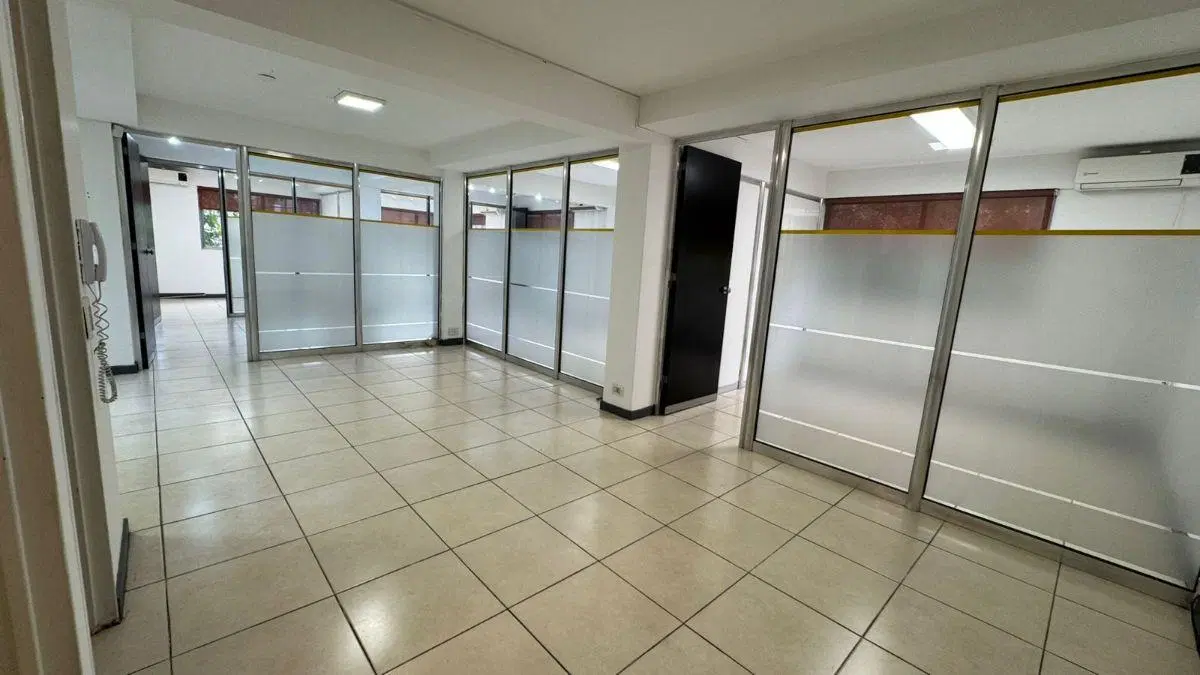 NOBLE Servicios Inmobiliarios ALQUILA OFICINA en Microcentro de Mendoza 2