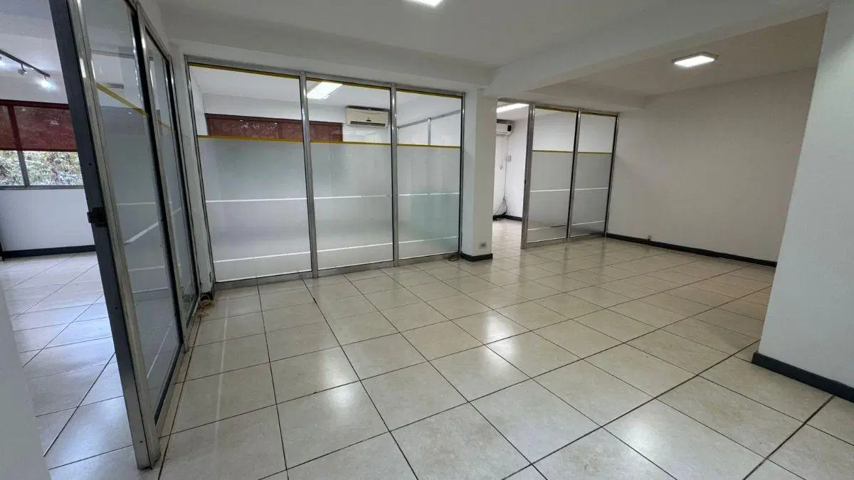 NOBLE Servicios Inmobiliarios ALQUILA OFICINA en Microcentro de Mendoza 3