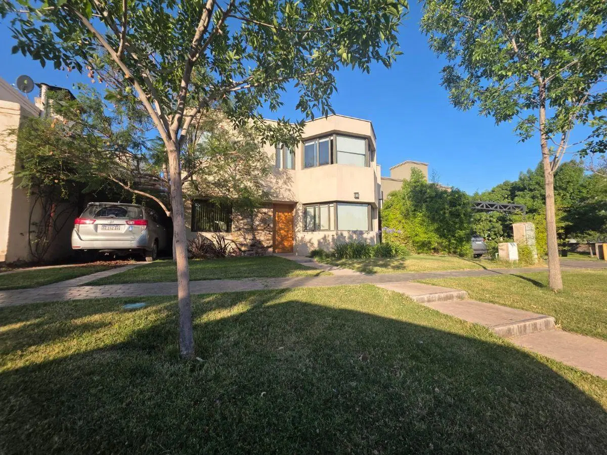 Capital Prop Vende Excelente Casa en Barrio Lago del Torreon 4