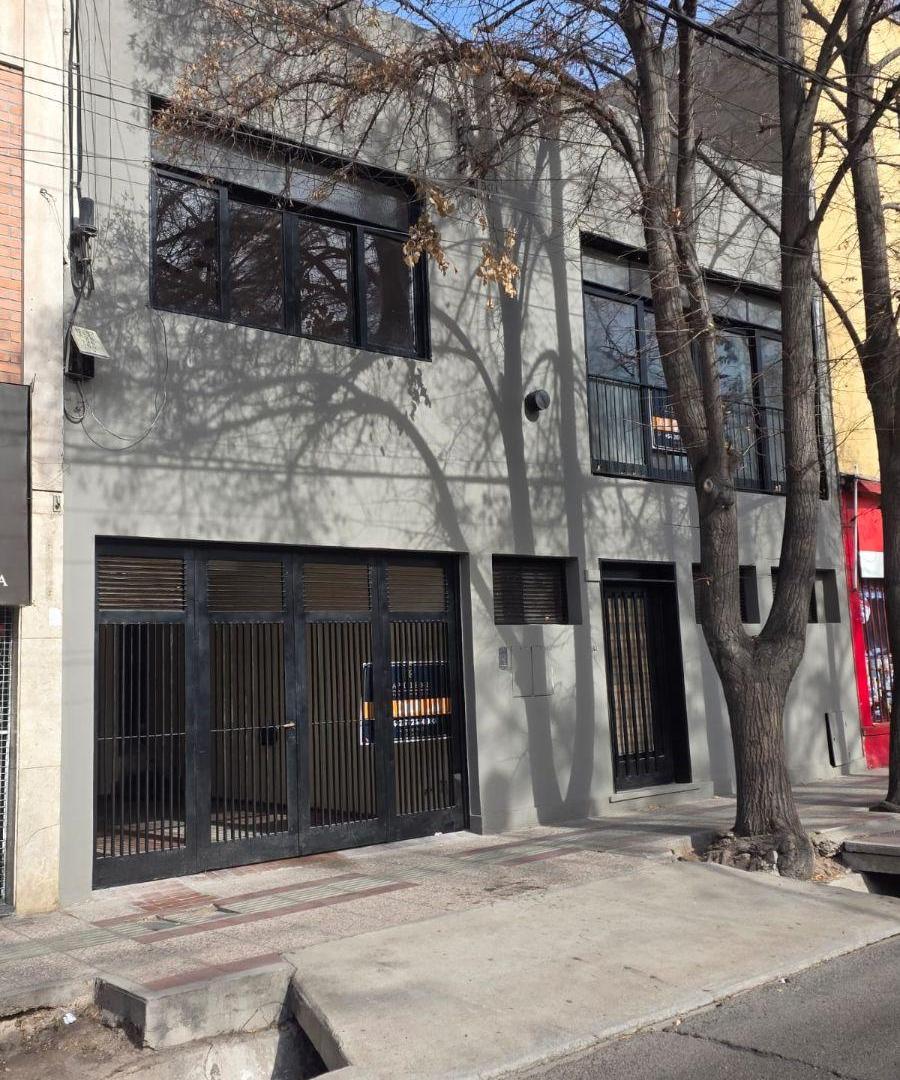 Capital Porp Alquila Salón Comercial con Oficinas