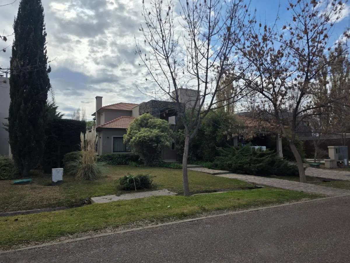 Capital Prop Vende Extraordinaria Casa en barrio Pueyrredon 5