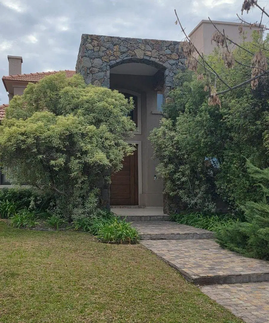 Capital Prop Vende Extraordinaria Casa en barrio Pueyrredon 3