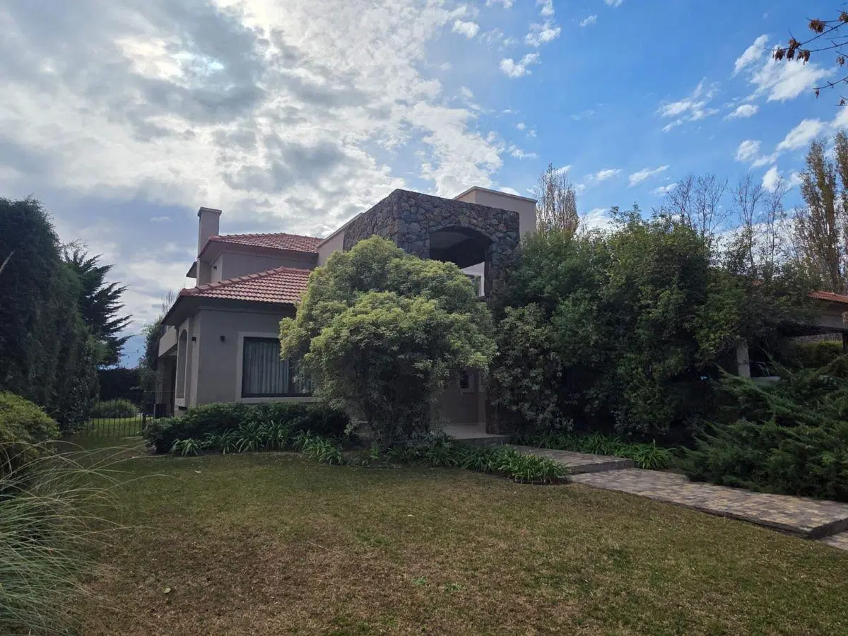 Capital Prop Vende Extraordinaria Casa en barrio Pueyrredon 2