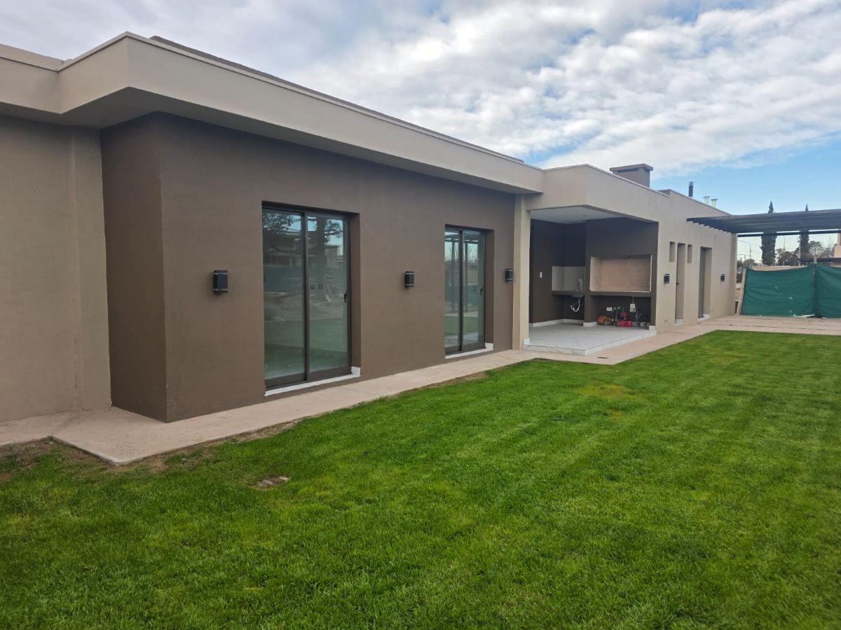Foto de CAPITAL PROP VENDE! (JIP) Casa a estrenar en barrio Yrigoyen, Gutiérrez, imagen 5