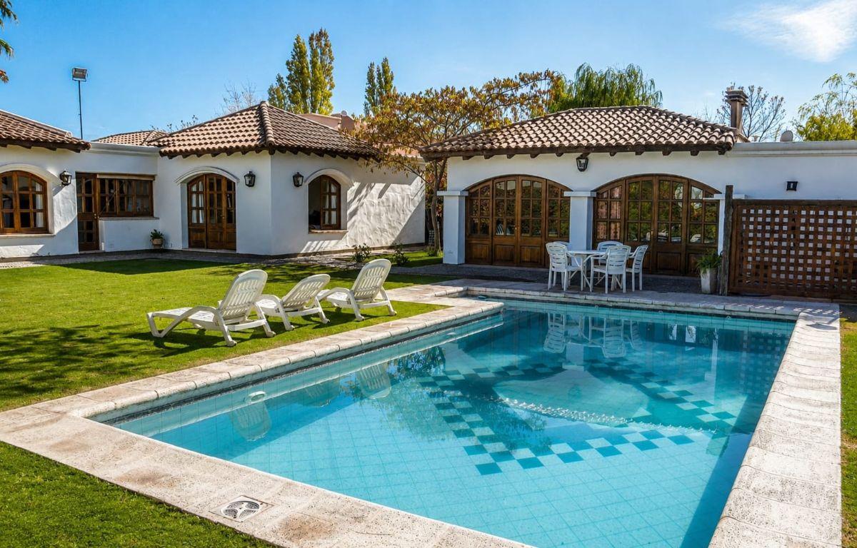 Foto de Capital Prop Vende Extraordinaria Casa en Barrio Viamonte, imagen 3