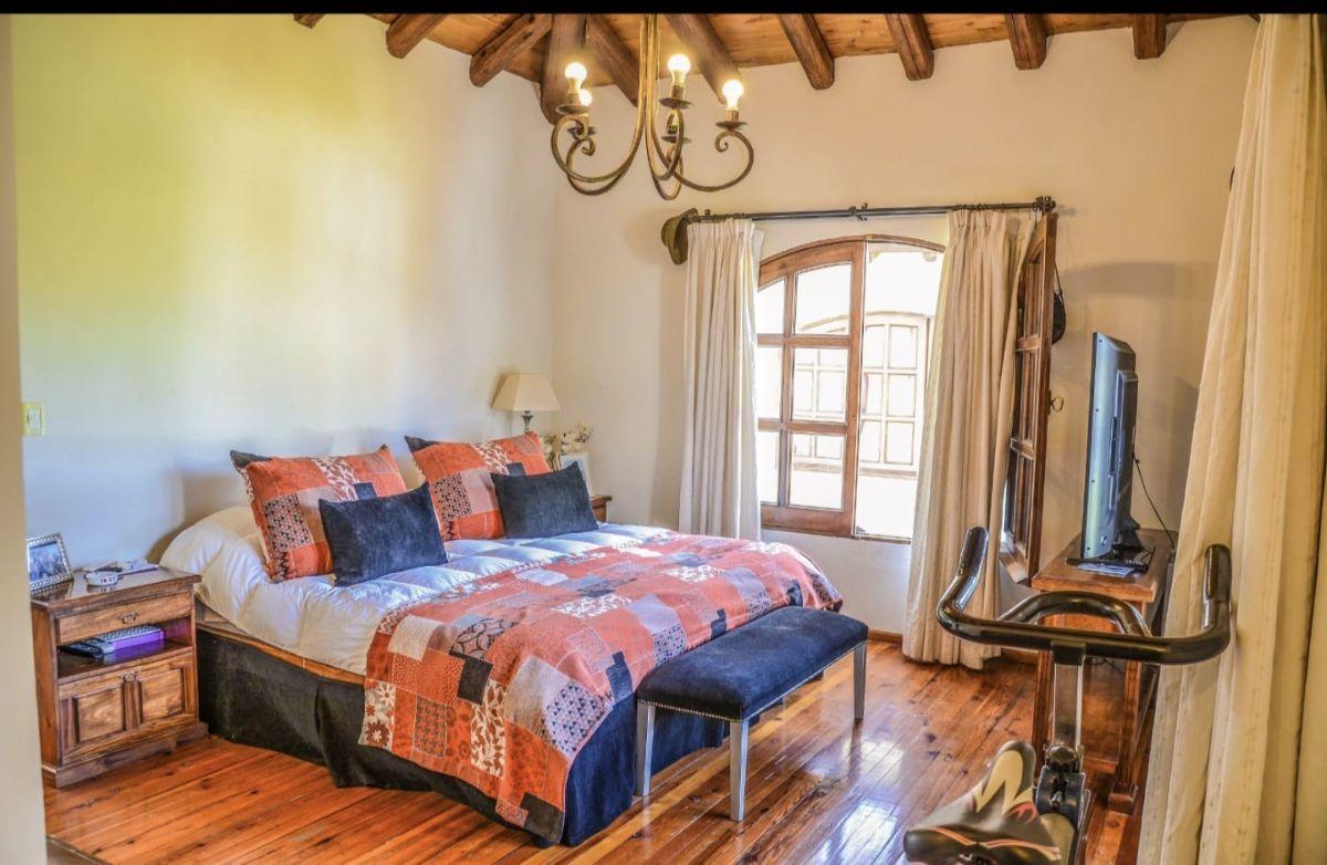 Foto de Capital Prop Vende Extraordinaria Casa en Barrio Viamonte, imagen 4
