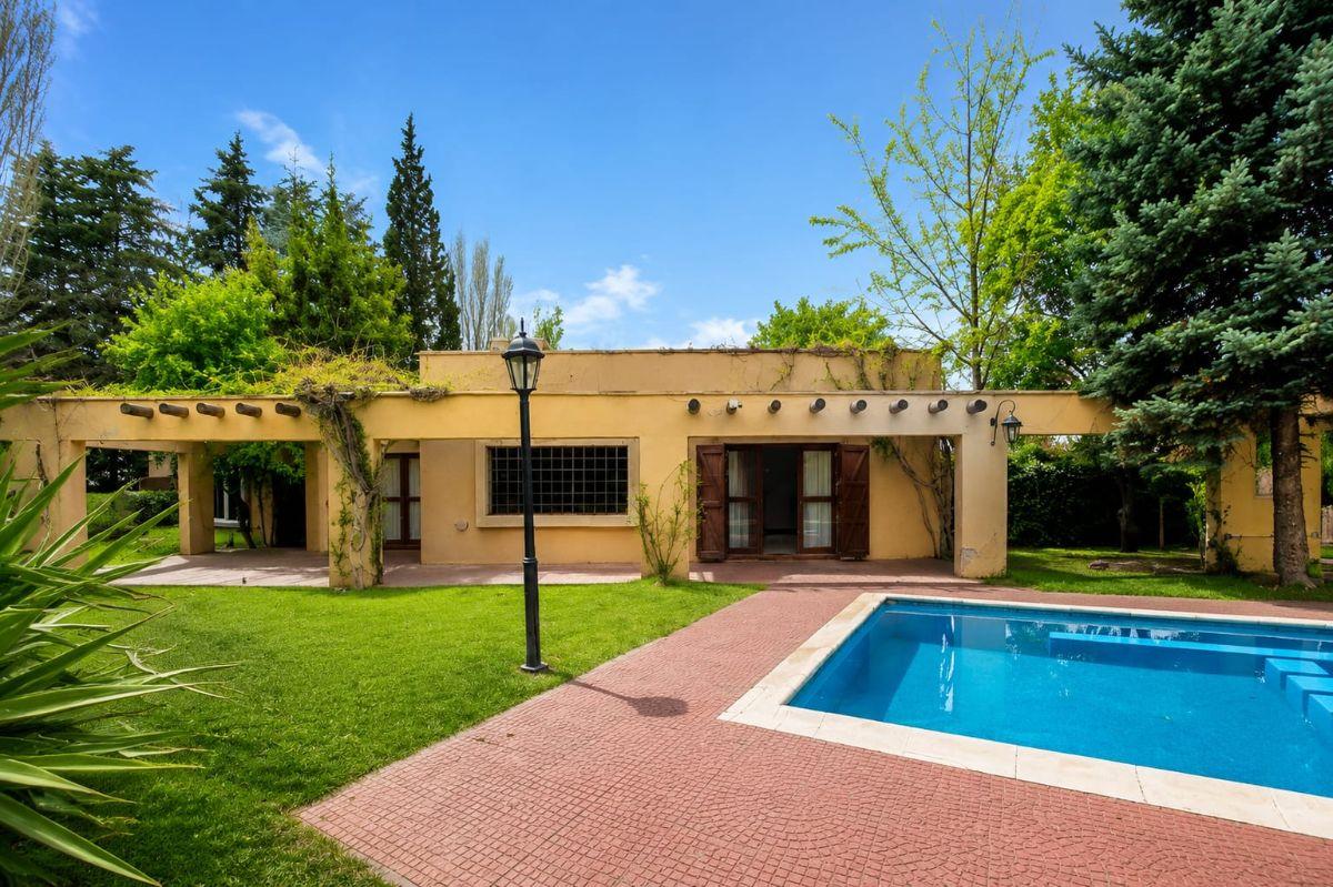 Foto de CAPITAL PROP! VENDE (JIG) Casa, Gran Oportunidad Calle Guardia Vieja, imagen 2