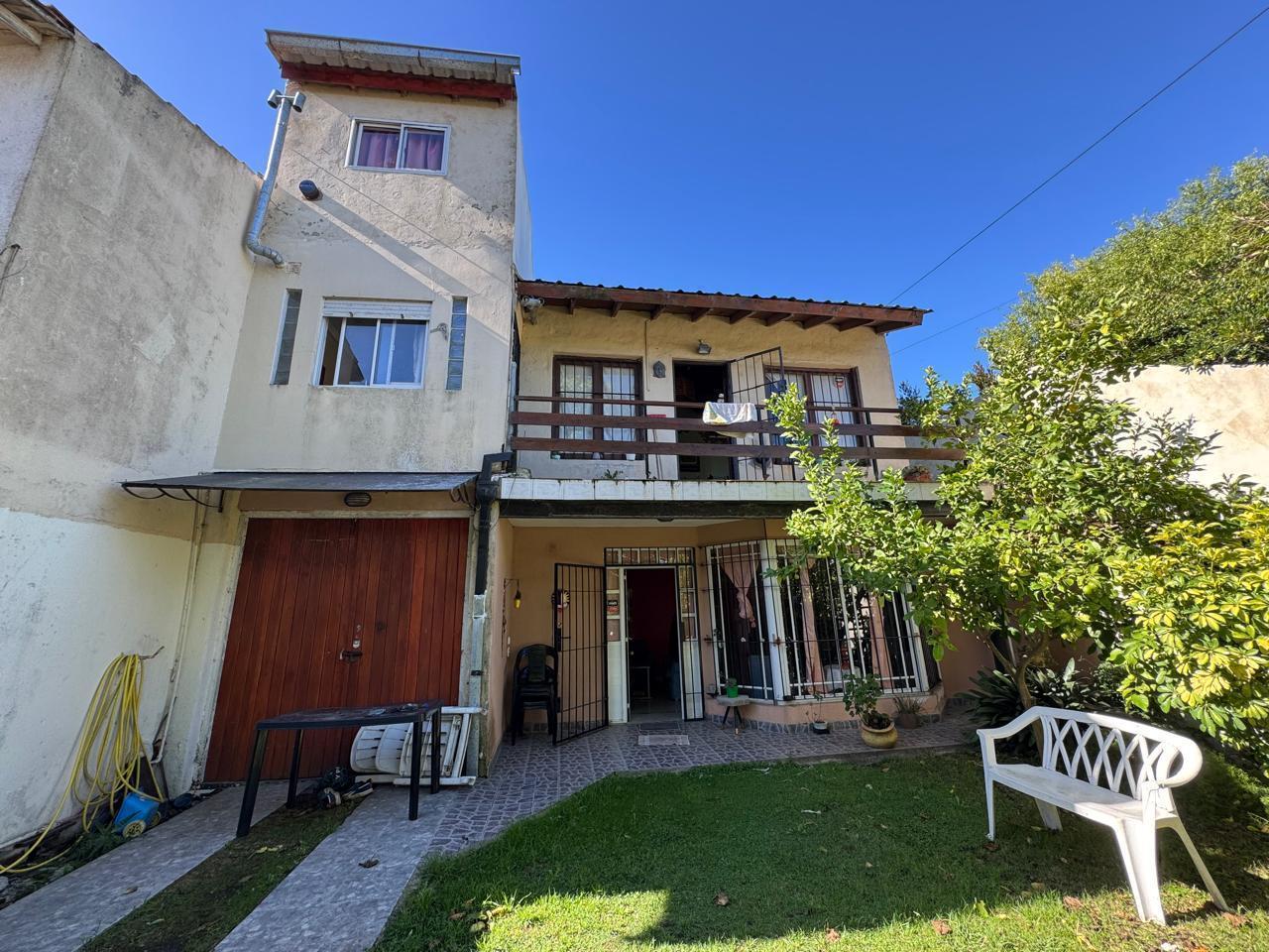 Venta de Casa Principal + 3 departamentos, en Block a 200 metros del Mar