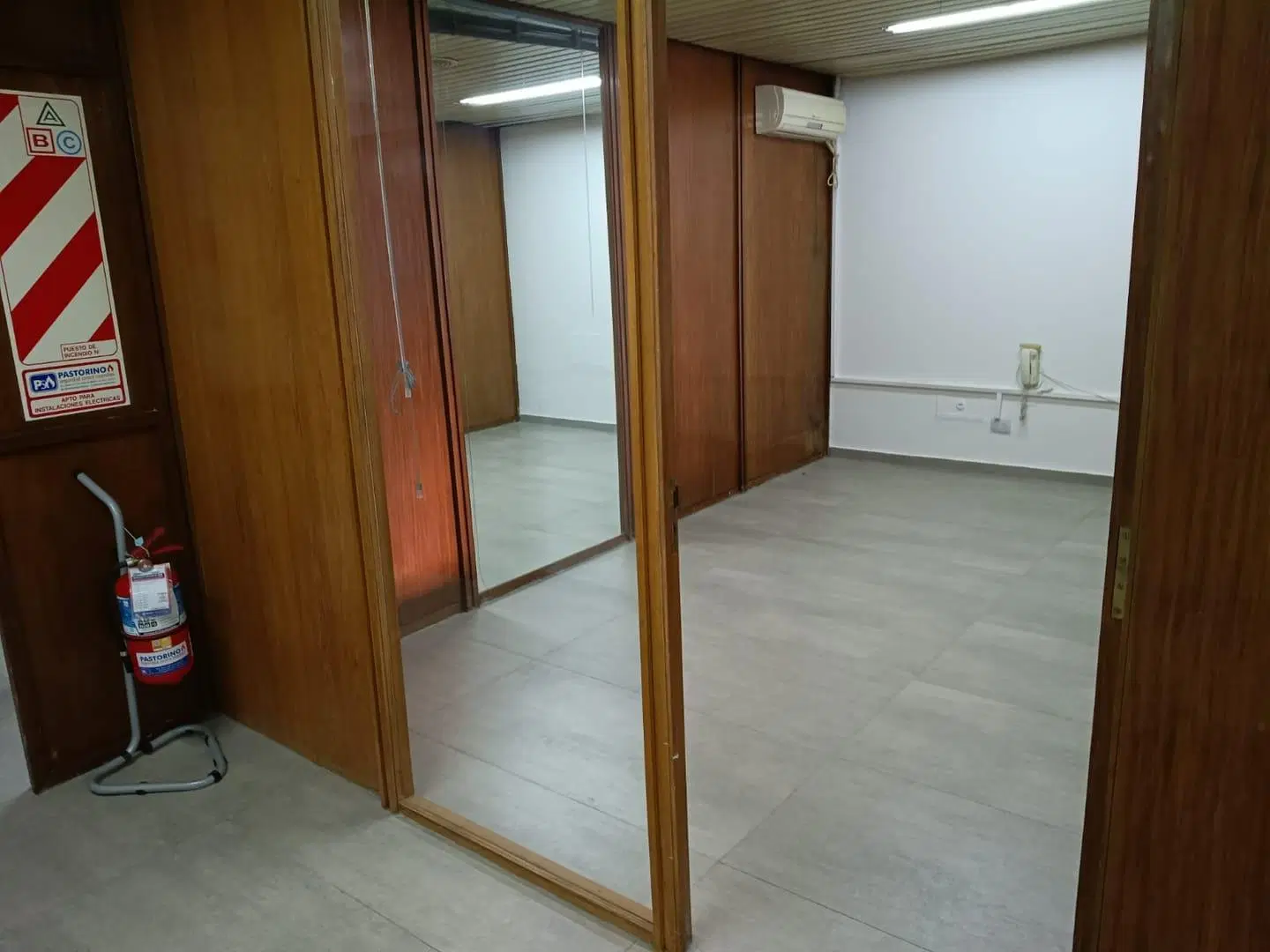 Oficina en venta - 6 privados - Galeria General Paz 4