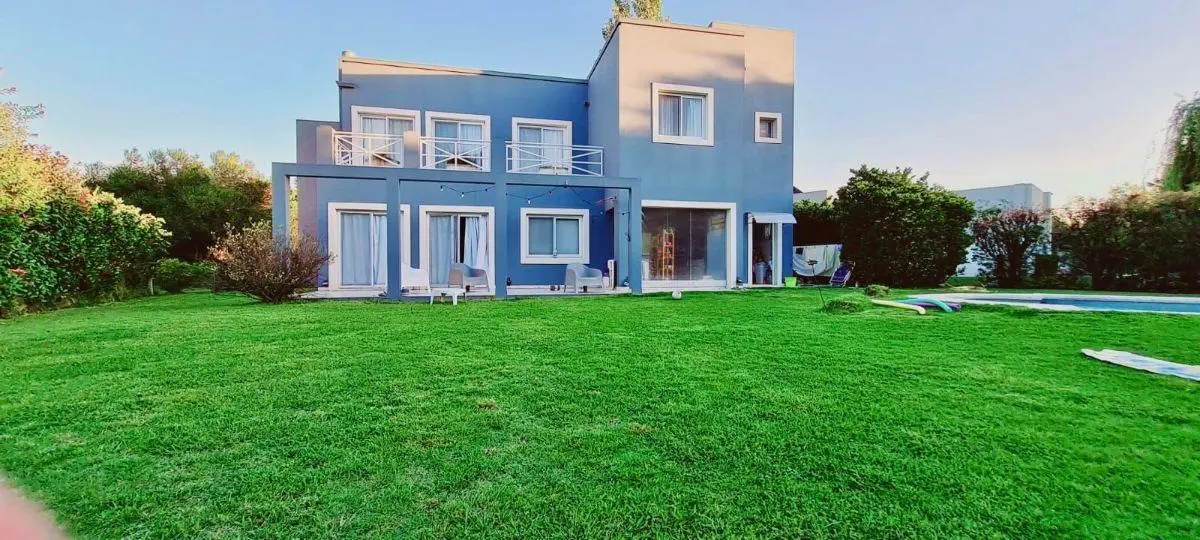 Atención inversores - CASA A RECICLAR - Excelente ubicación. 3