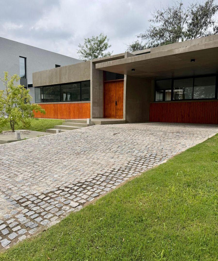 VENTA O ALQUILER CASA EN FINCAS DE HUDSON .