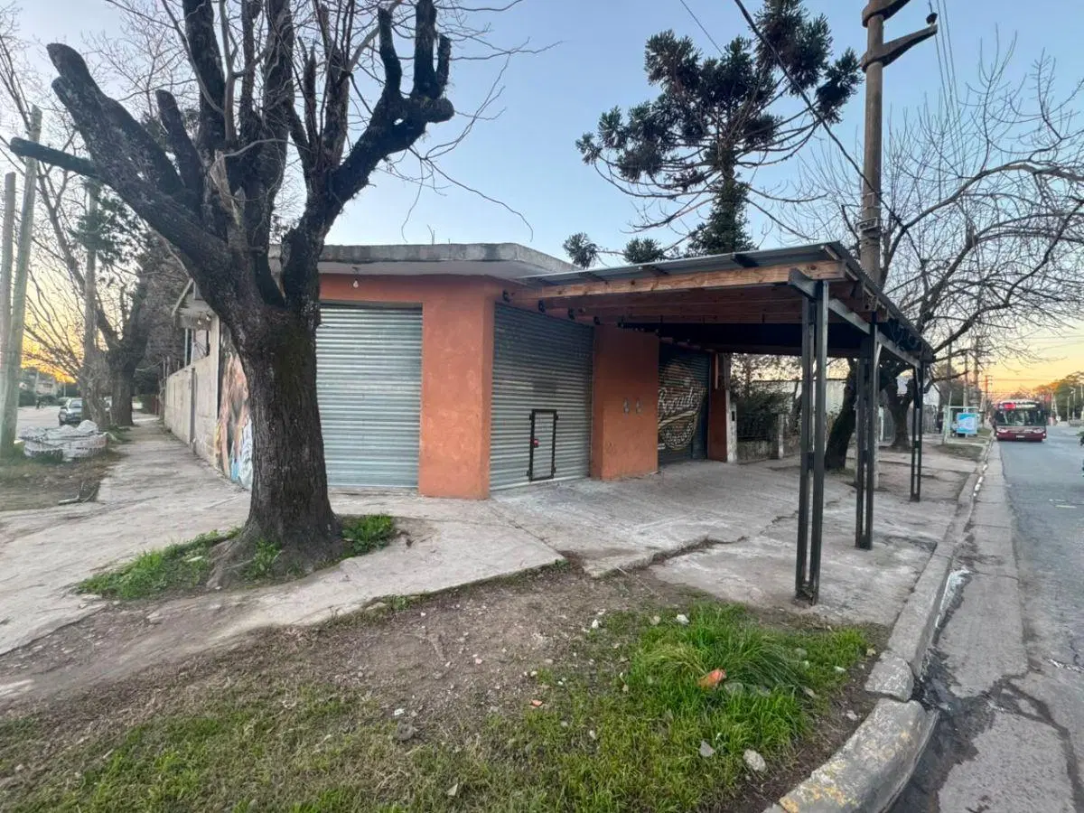 LOCAL COMERCIAL EN EZEIZA 2
