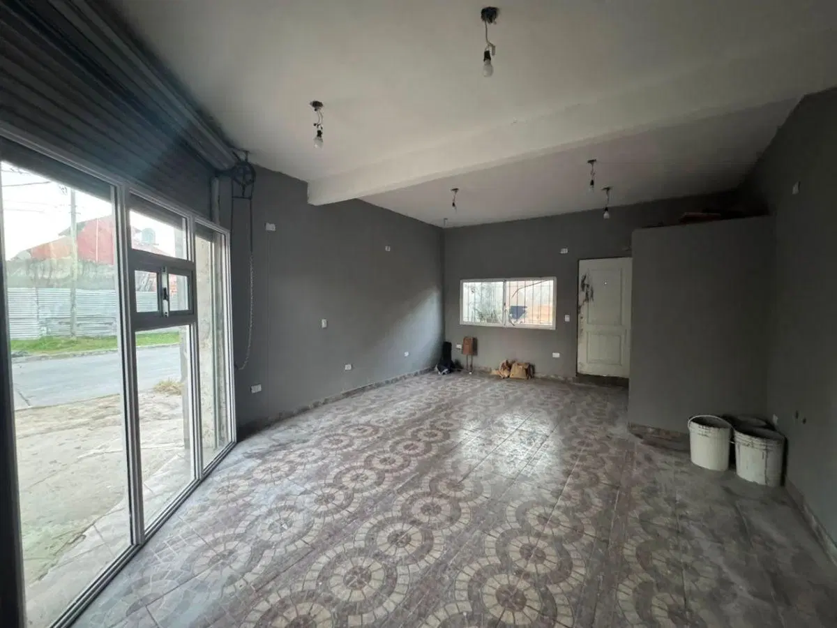 LOCAL COMERCIAL EN EZEIZA 1
