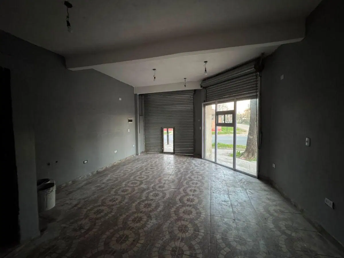 LOCAL COMERCIAL EN EZEIZA 5
