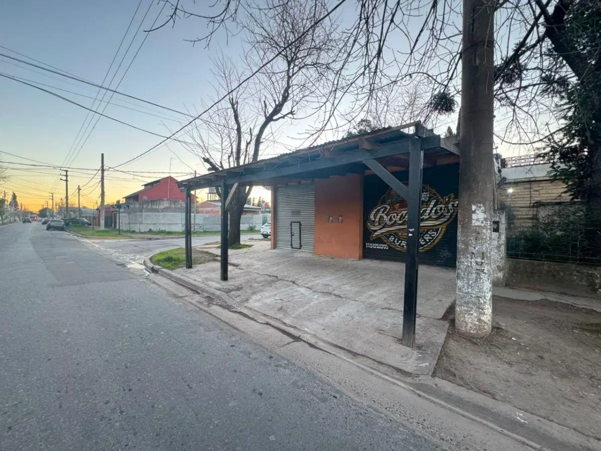 LOCAL COMERCIAL EN EZEIZA 4
