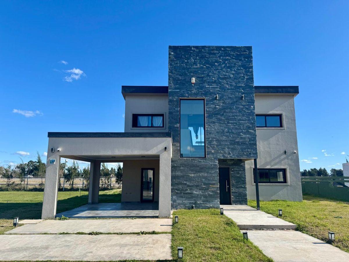 Foto de Casa en Venta en Lares de Canning, imagen 1