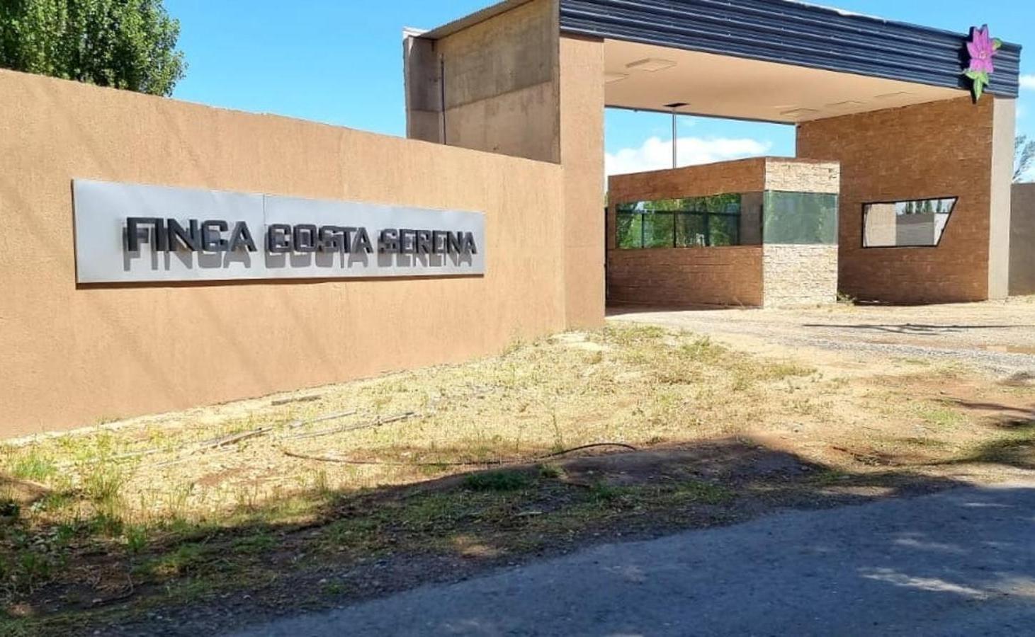 VENTA CASA de tres dormitorios en B° FINCA COSTA SERENA