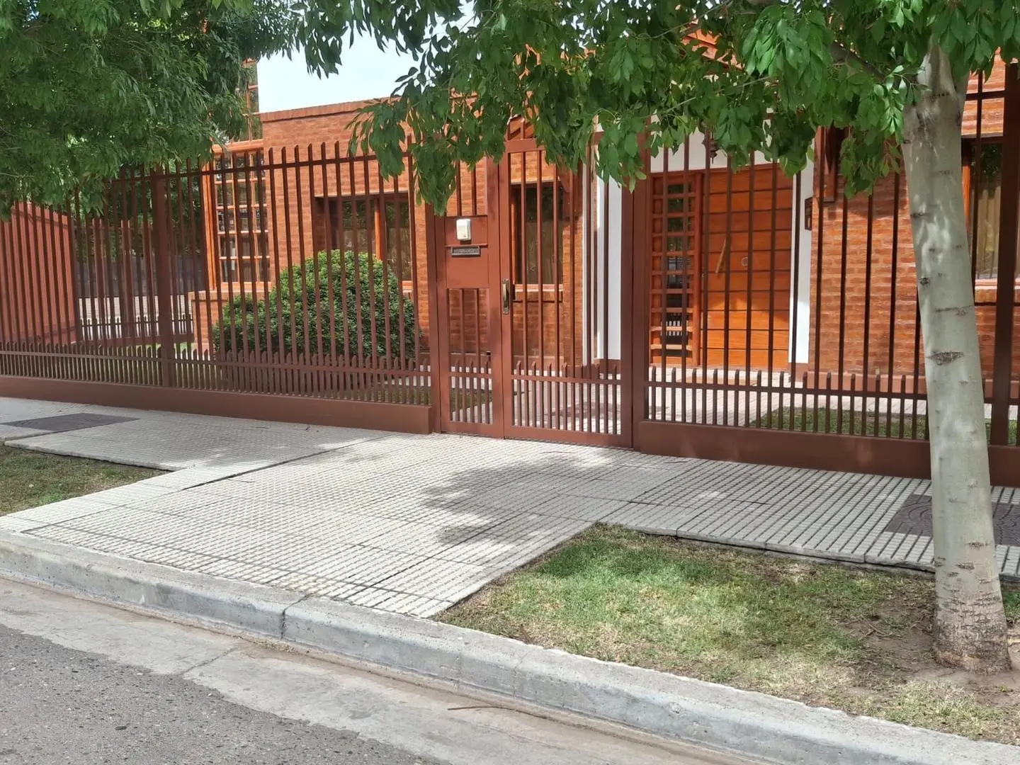 VENTA Casa de tres dormitorios en B° MANZANAR - CIPOLLETTI 2