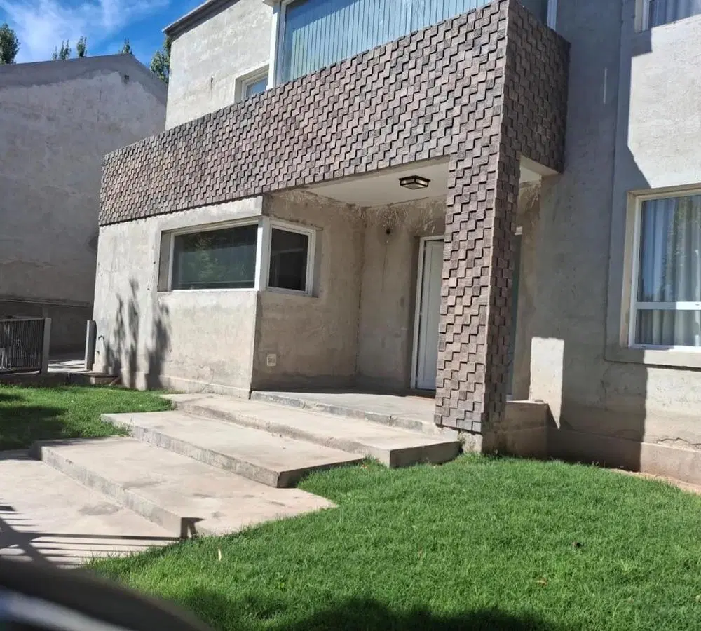 VENTA CASA de tres dormitorios en B° Manzanar - Cipolletti 3
