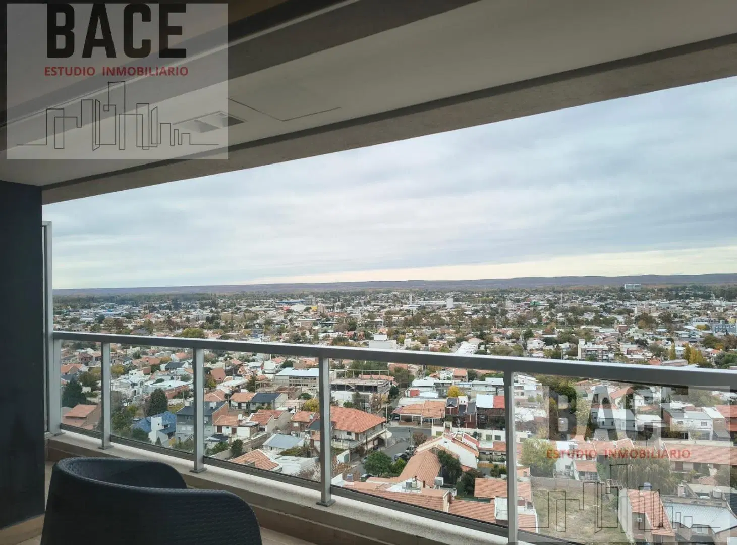 VENTA de Espectacular Semipiso en piso 13- Torre Akros - Santa Genoveva 5