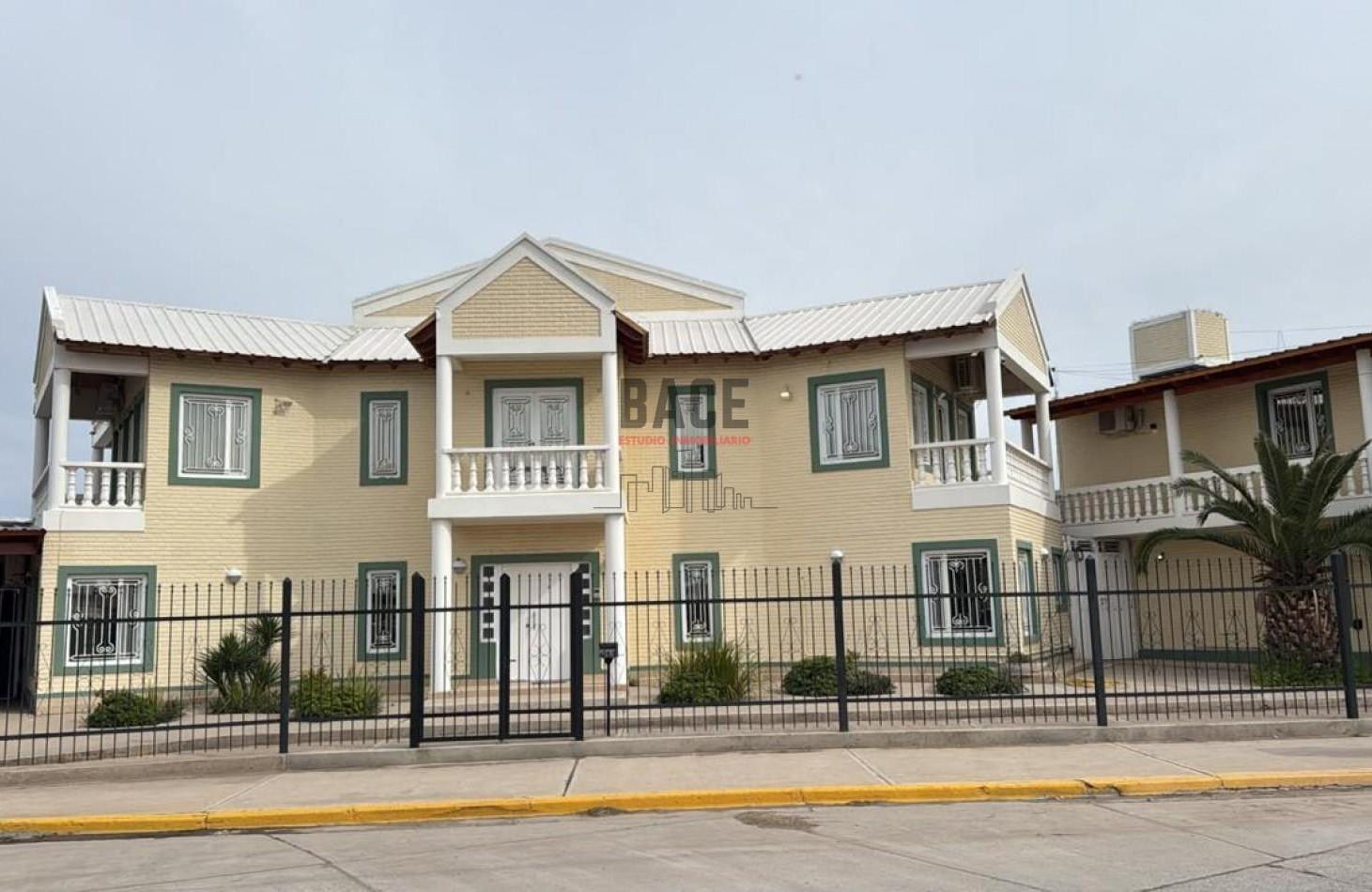 VENTA de Casa + Dpto Independiente con Pileta y Quincho en el Centro de Catriel!!!
