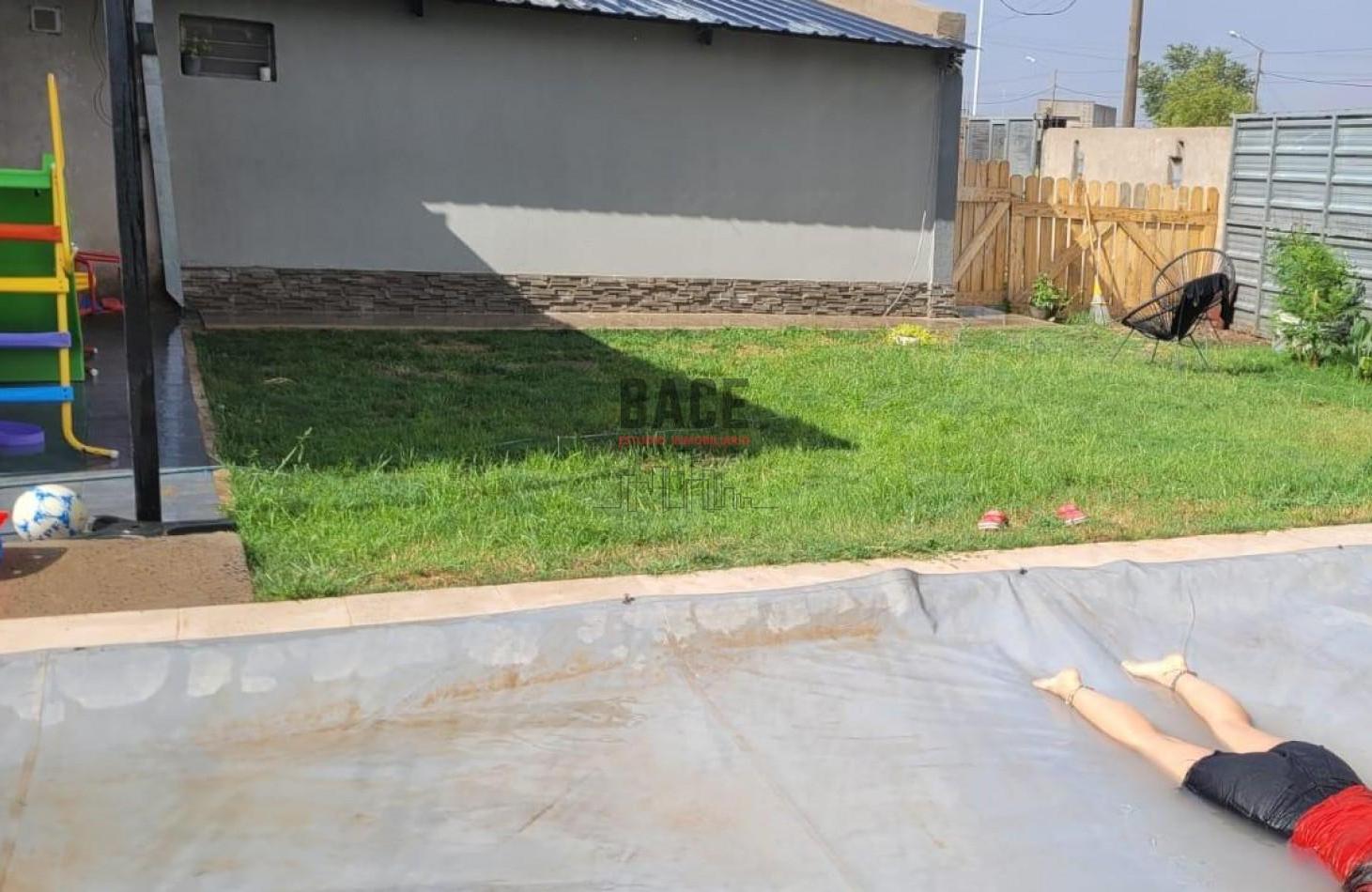 Foto de CASA EN ESQUINA + GRAN TERRENO - 3 DORMITORIOS, PILETA Y QUINCHO - APTA, imagen 2