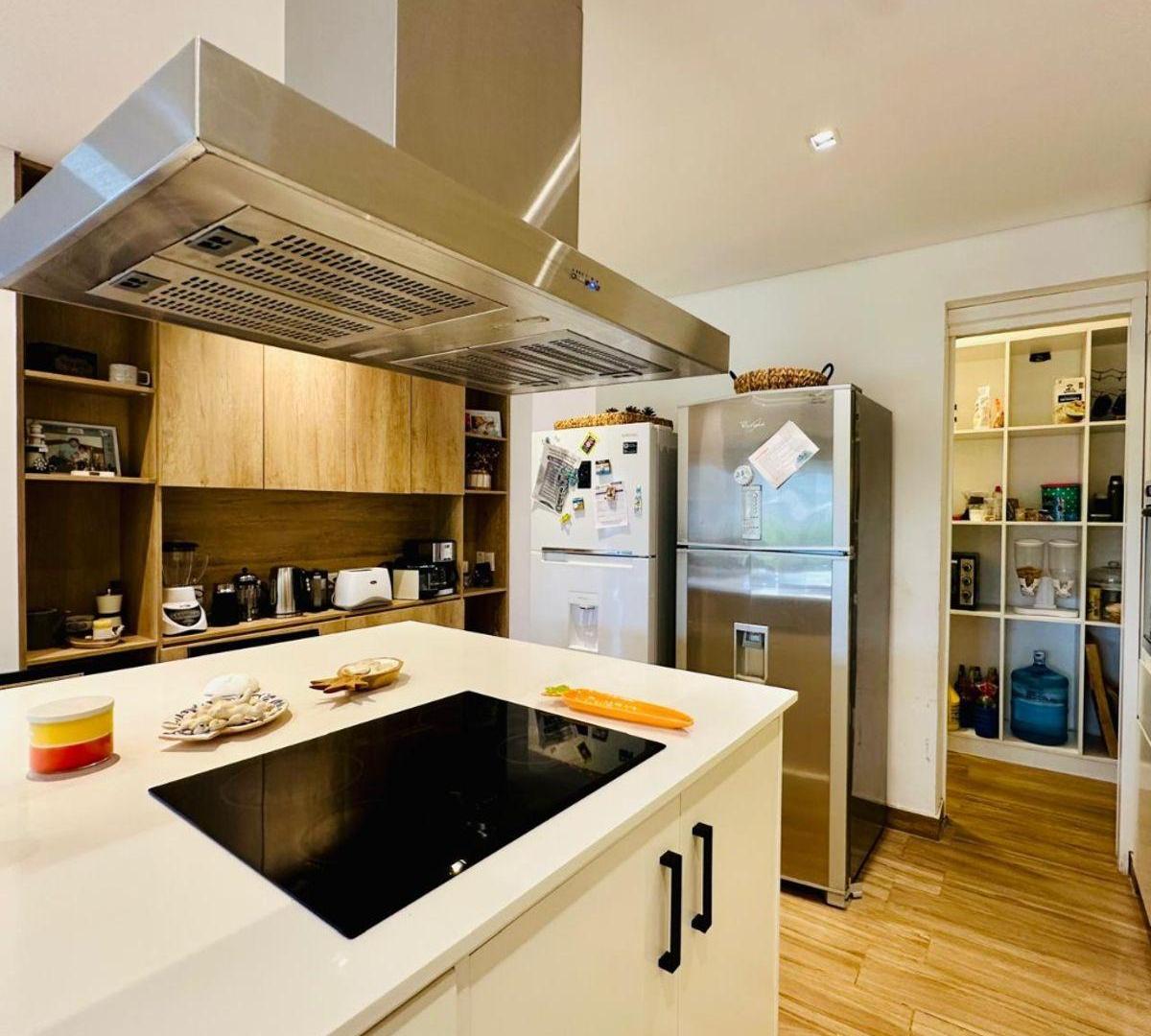 Foto de CASA DE CATEGORÍA EN Barrio Privado Dalvian – DISEÑO, CONFORT Y VISTAS, imagen 1