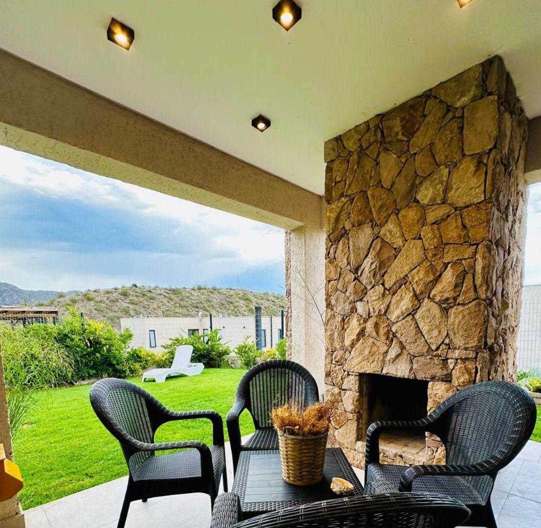 Foto de CASA DE CATEGORÍA EN Barrio Privado Dalvian – DISEÑO, CONFORT Y VISTAS, imagen 4