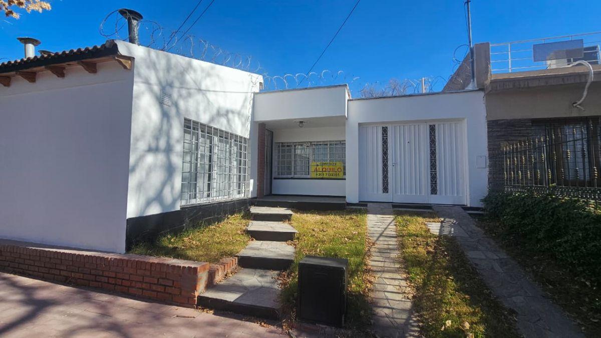 Foto de CASA EN ALQUILER – BARRIO TRAPICHE, imagen 1