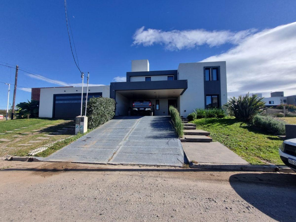 Foto de CASA 3 DORM TEJAS 4 CON PILETA!, imagen 3