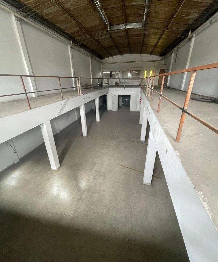 Bodega-Galpón de 1000 m2 en Venta y Alquiler en La Plata