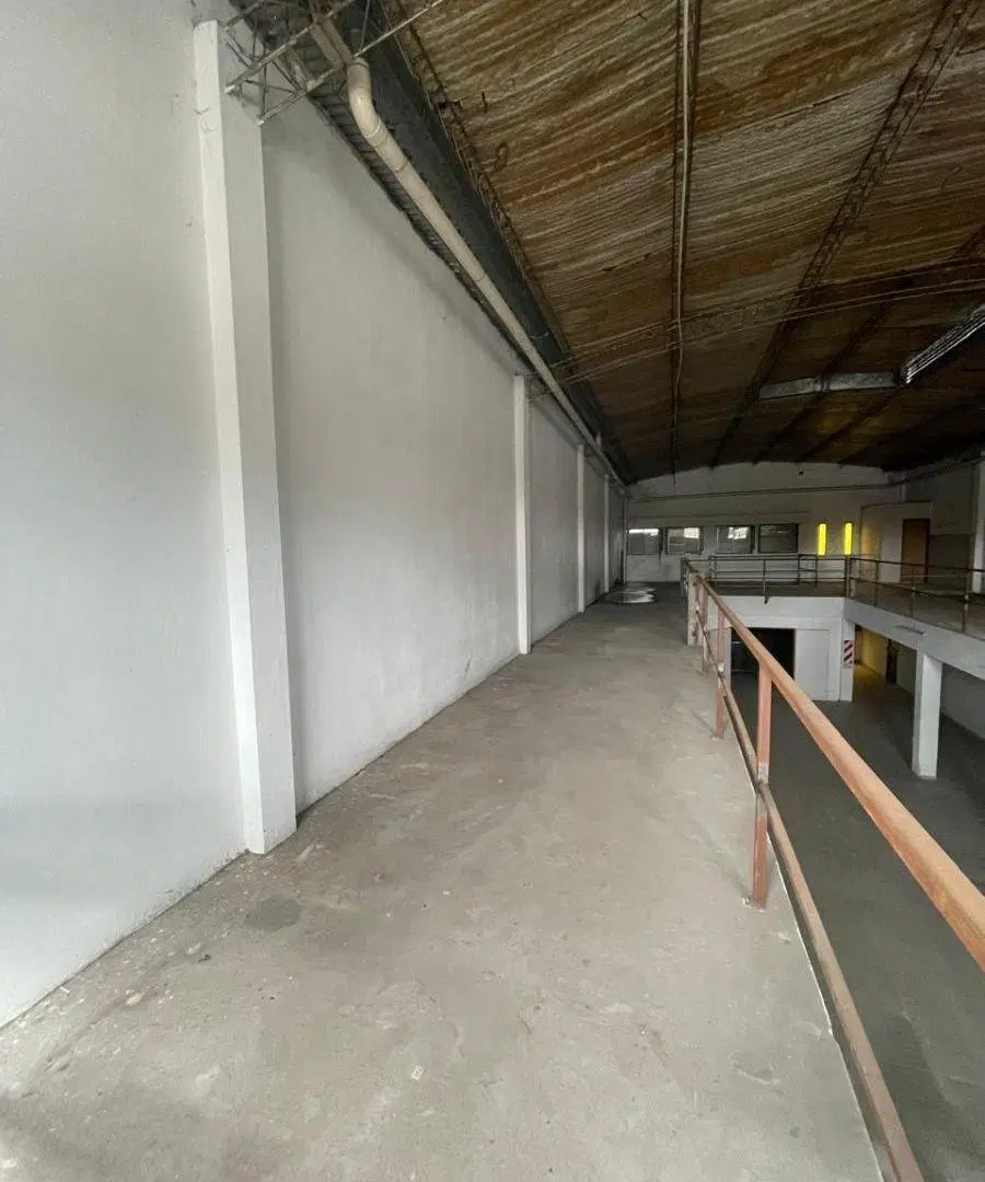 Bodega-Galpón de 1000 m2 en Venta y Alquiler en La Plata 4