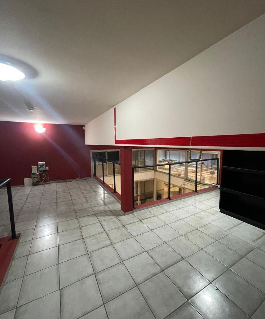 Foto de Excelente Galpon de 3000 m² en alquiler en La Plata, imagen 3
