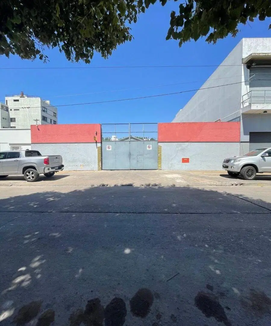Excelente Galpon de 3000 m² en alquiler en La Plata 4