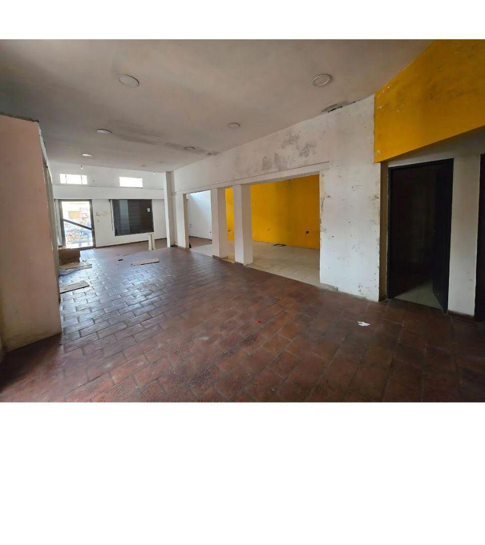 Foto de Local comercial de 130 m² en alquiler en La Plata, imagen 4