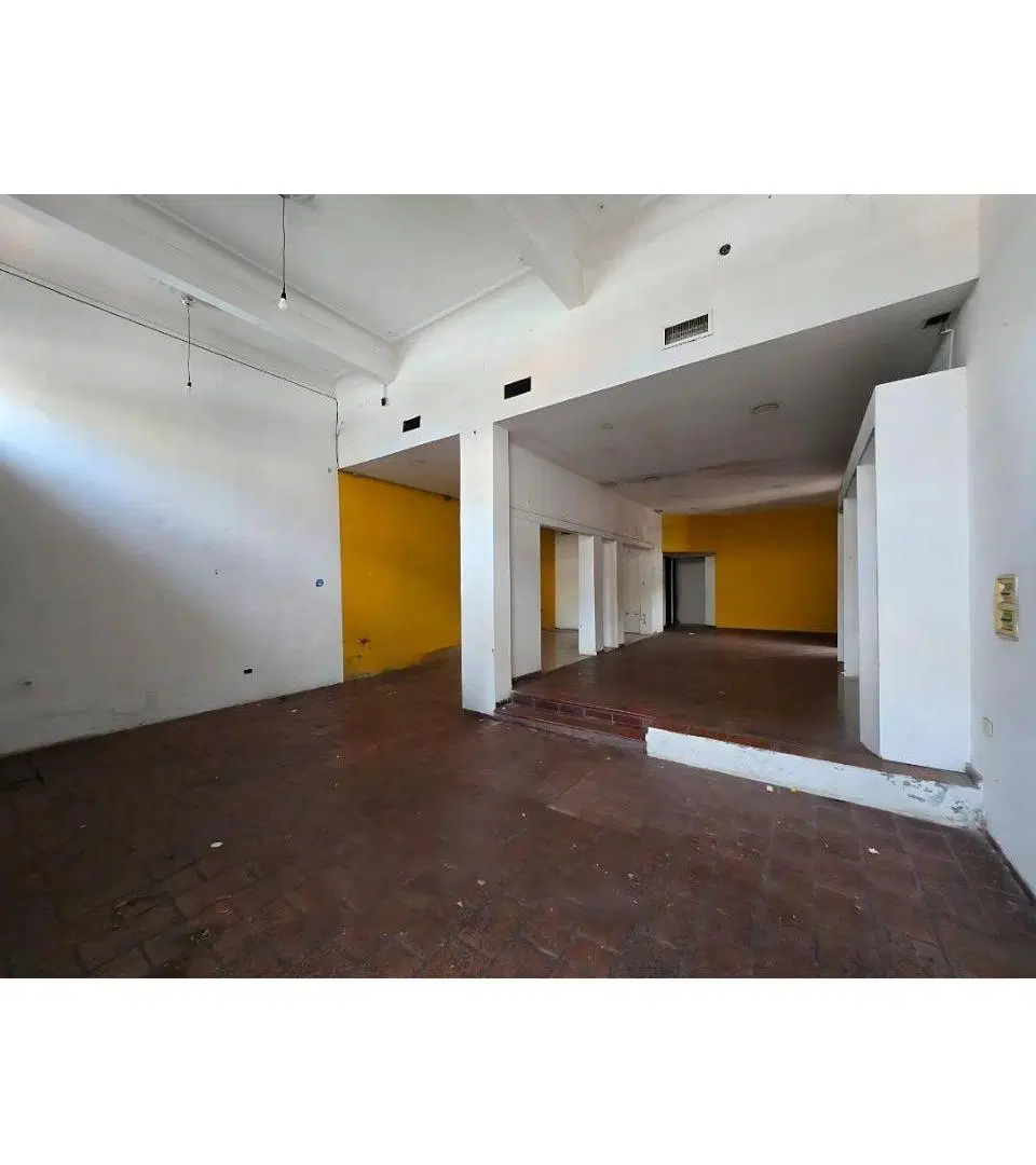 Local comercial de 130 m² en alquiler en La Plata 5