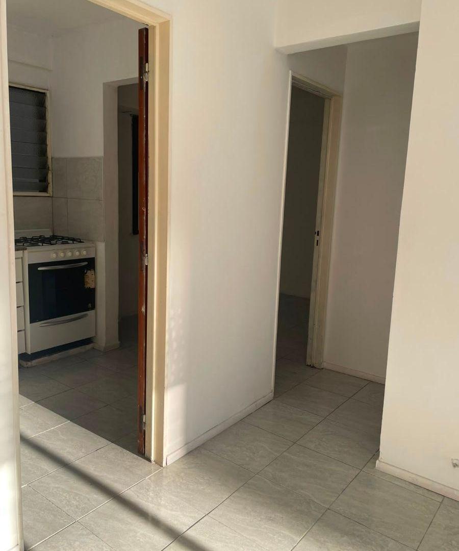 Foto de Departamento quinto piso al frente en alquiler, imagen 1