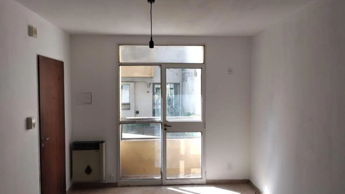 Ph con 1 dormitorio y patio en venta en La Plata 3