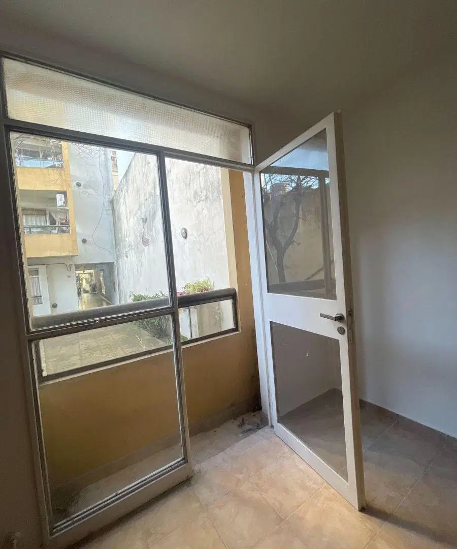 Ph con 1 dormitorio y patio en venta en La Plata 4