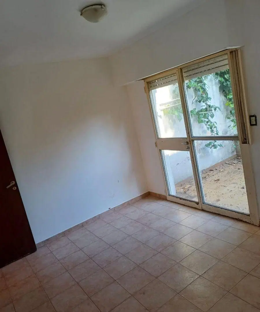 Ph con 1 dormitorio y patio en venta en La Plata 8