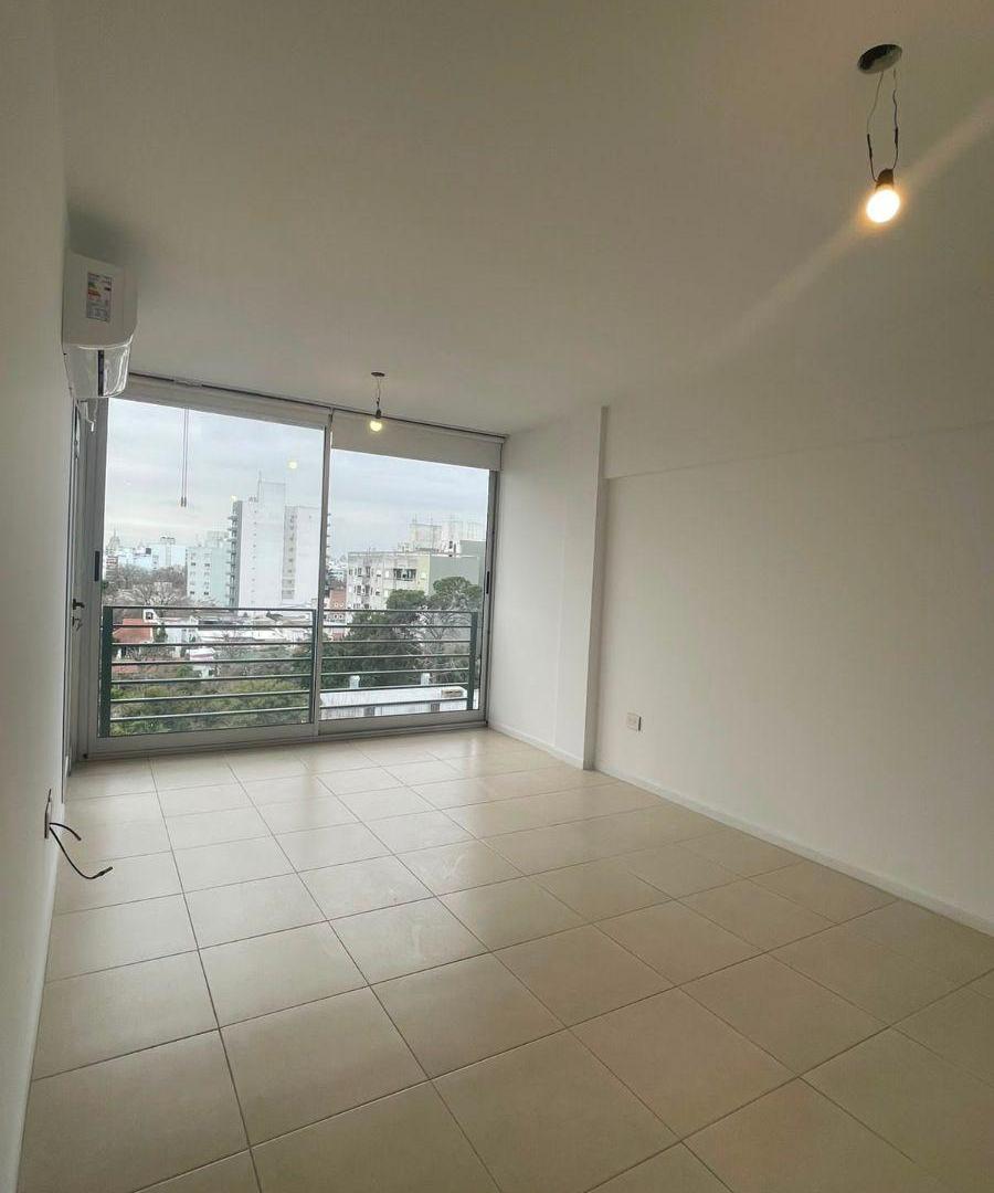 Foto de Departamento de 1 dormitorio con cochera y terraza privada en venta, imagen 2