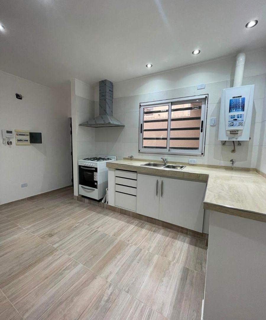 Foto de Departamento de 90 m² con 2 dormitorios en venta en Ringuelet, imagen 2