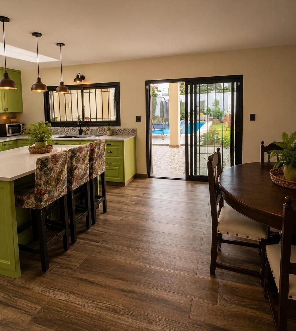 Venta | Casa | Hurlingham | Reciclada | Jardin | Pileta | Parrilla | 300 metros | Cochera