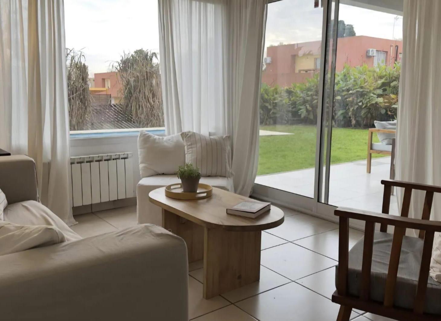 Foto de Venta | Casa en Pilar Del Este | 350 metros de terreno | 4 amb | Piscina | Jardin | Oportunidad |, imagen 2