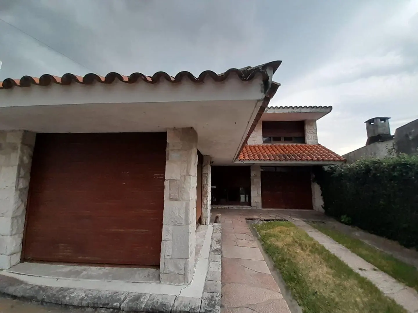 VENDO HERMOSO CHALET EN PLENO CENTRO DE LA CIUDAD DE ESQUINA 1