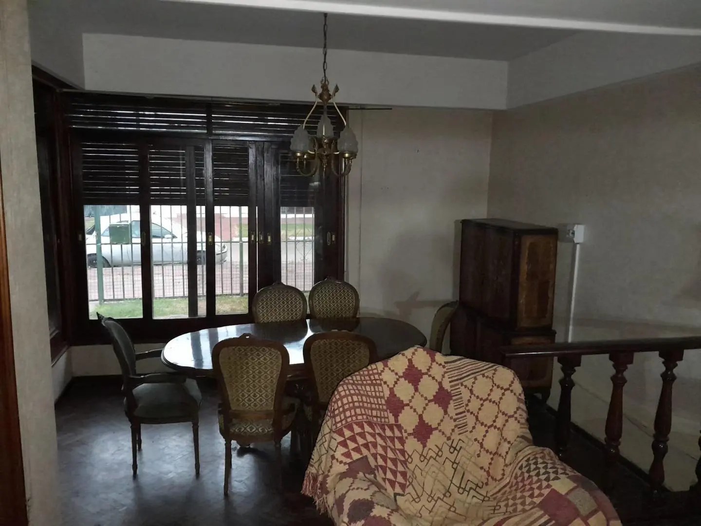 VENDO HERMOSO CHALET EN PLENO CENTRO DE LA CIUDAD DE ESQUINA 5