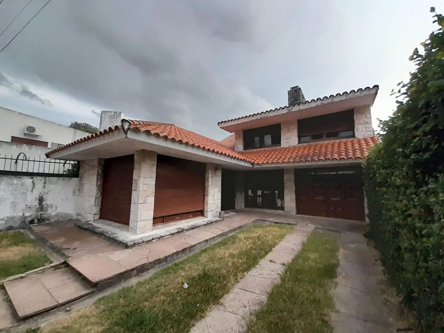 VENDO HERMOSO CHALET EN PLENO CENTRO DE LA CIUDAD DE ESQUINA 3